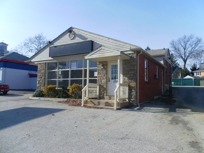 +/- 1,300 SF Retail/Office space in Norwood (RECENTLY RENOVATED)